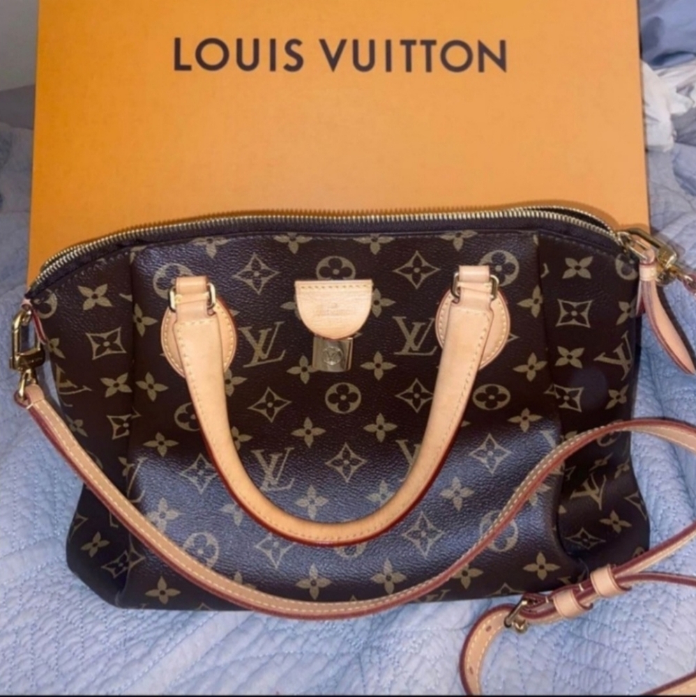 Louis Vuitton rivoli MM